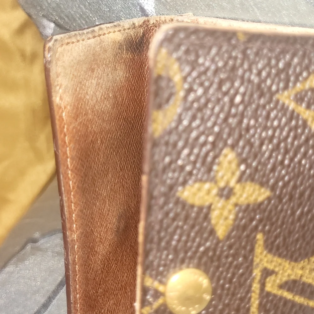 Vintage Louis Vuitton Monogram Key Holder - Picture 2 of 8